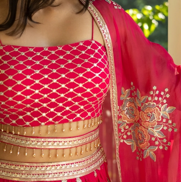 Fuschia pink palazzo set with bustier and floral motif cepe - Picture 2 of 6